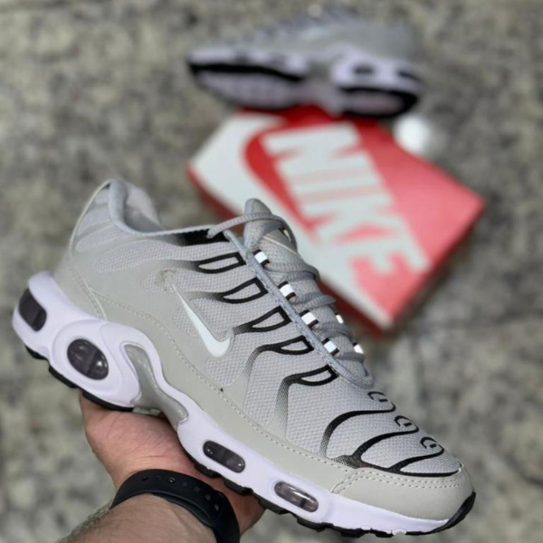 Nike Air Max TN Plus - Cinza/ Preto