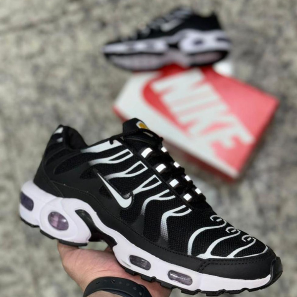 Nike Air Max TN Plus - Preto/ Branco (Refletivo)